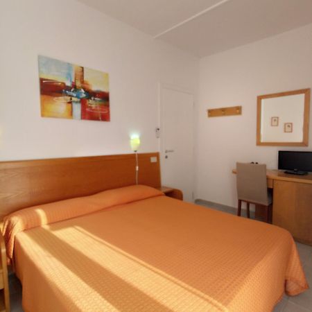 Piccolo Hotel Terracina Buitenkant foto