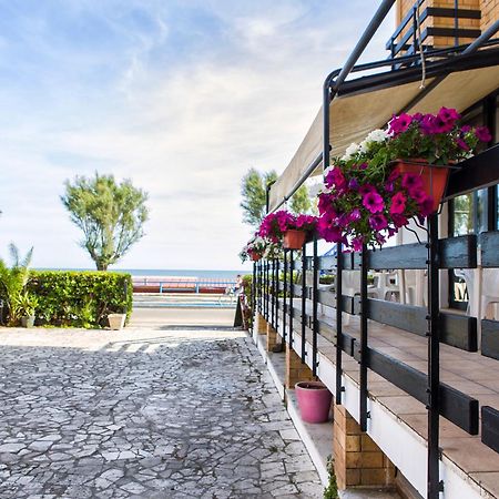 Piccolo Hotel Terracina Buitenkant foto