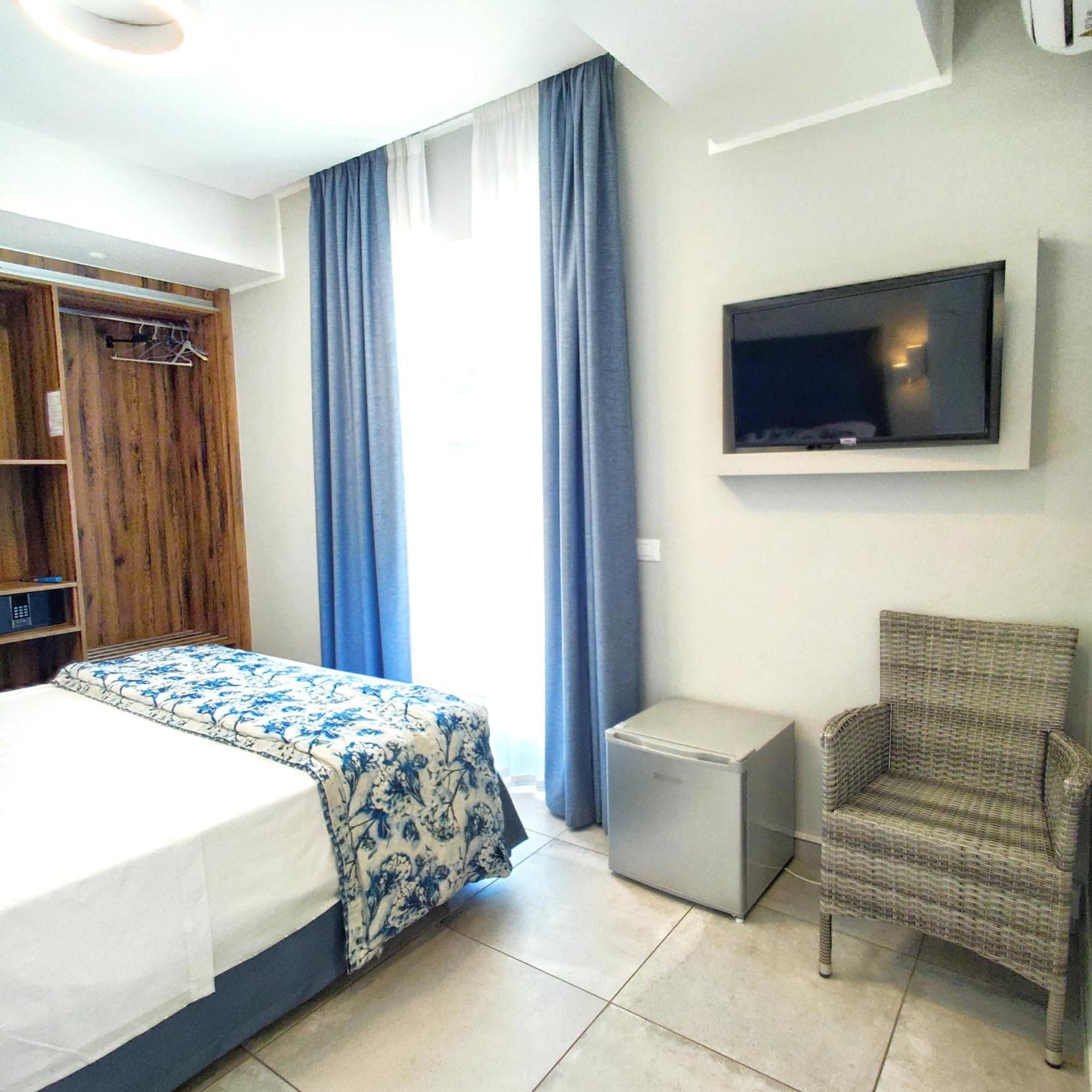 Piccolo Hotel Terracina Buitenkant foto
