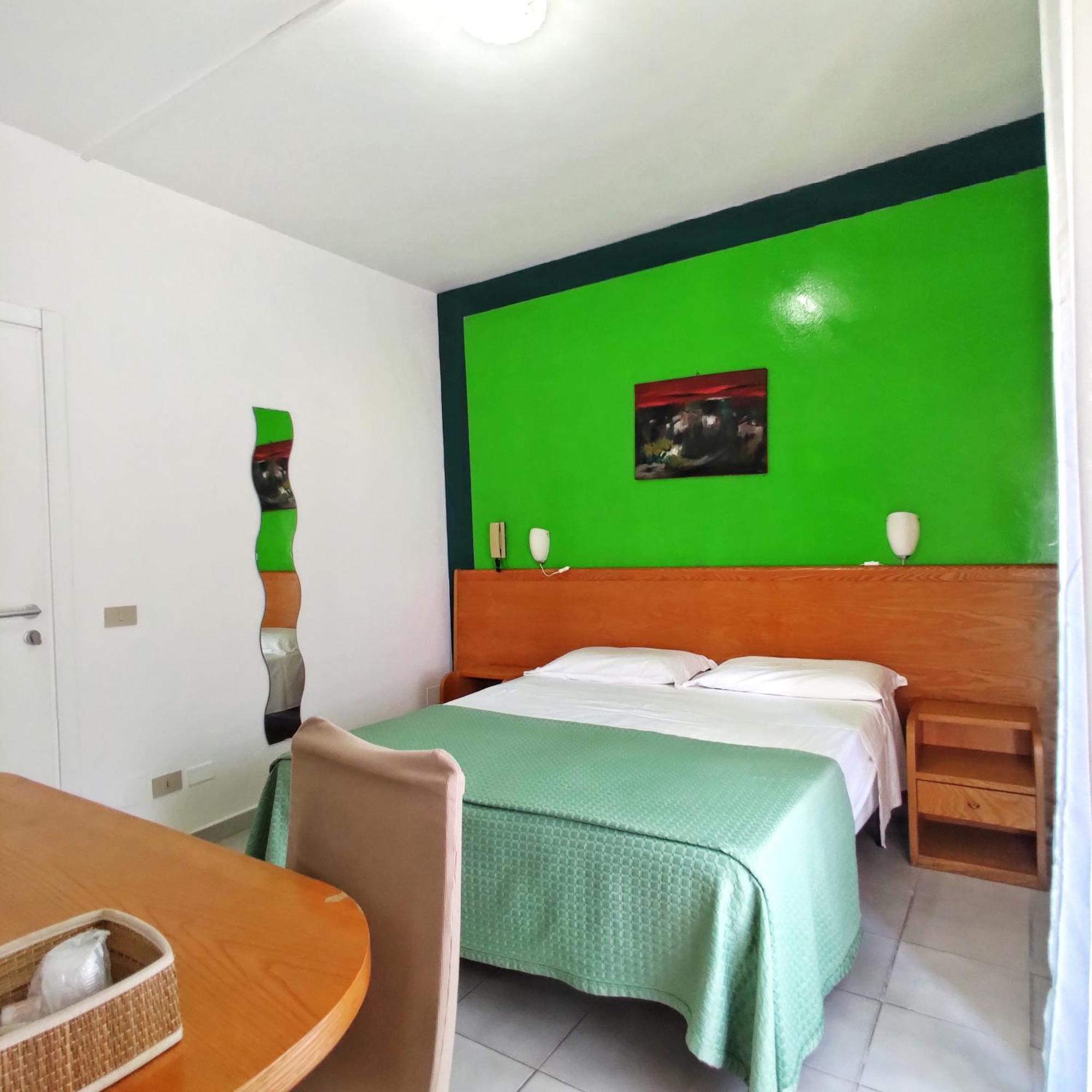 Piccolo Hotel Terracina Buitenkant foto
