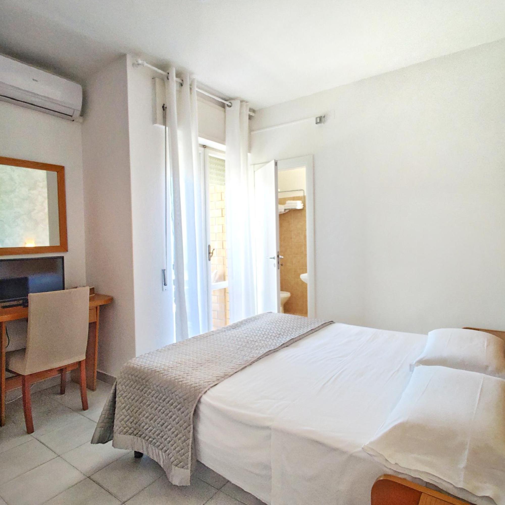 Piccolo Hotel Terracina Buitenkant foto