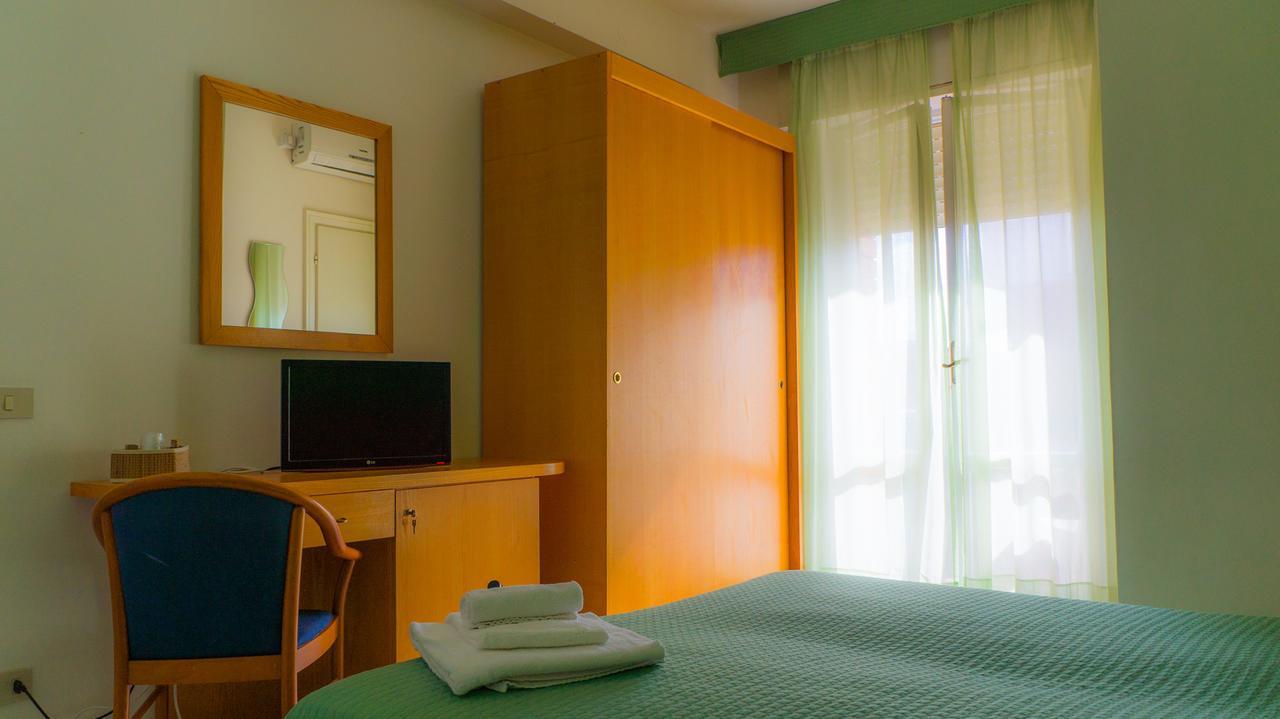 Piccolo Hotel Terracina Buitenkant foto